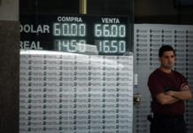 Los argentinos van a las urnas con la mirada puesta en el bolsillo