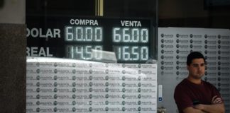 Los argentinos van a las urnas con la mirada puesta en el bolsillo