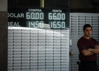 Los argentinos van a las urnas con la mirada puesta en el bolsillo