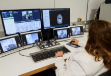 EE. UU. estudia nueva estrategia y hacer las pruebas de COVID por grupos