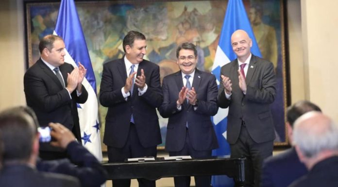 Gobierno y Fenafuth firman convenio de fortalecimiento del fútbol ante presidente de la FIFA