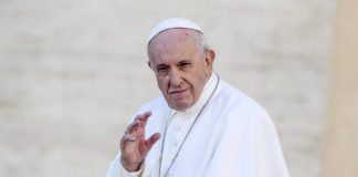 El papa insta a no prestar atención a quien «alimenta el miedo del otro»