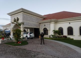 Aseguran empresas de maquinaria pesada, minería y venta de derivados del petróleo