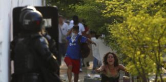 Al menos tres muertos y 98 capturados deja jornada de protestas en Colombia