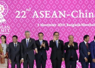 China acapara el protagonismo en la cumbre de ASEAN ante la ausencia de Trump
