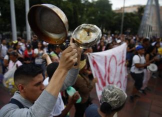 «Cacerolazo»: la «banda sonora» de la protesta latinoamericana