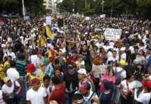Toque de queda en Cali por vandalismo durante jornada de protesta en Colombia