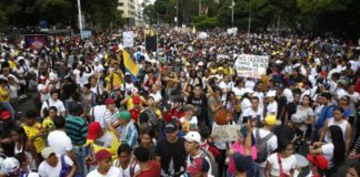 Toque de queda en Cali por vandalismo durante jornada de protesta en Colombia