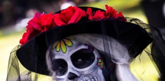 México, capital Hollywood: migrantes lideran el Día de los Muertos en Los Ángeles