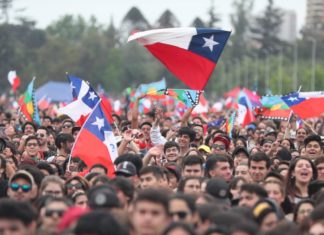 Piñera rechaza dimitir y promete investigar abusos policiales en protestas