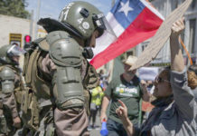 Fiscalía chilena formalizará a 14 policías por dos casos de tortura La poblacion chilena denuncia represión militar en protestas