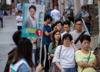 Afluencia récord en las elecciones de Hong Kong marcadas por las protestas