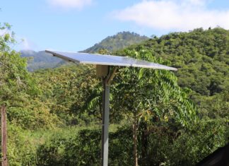 Más de 6 mil copanecos son iluminados con paneles solares en Honduras