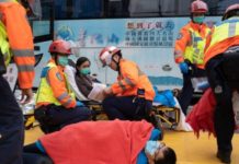 Decenas de estudiantes continúan amotinados en la Universidad de Hong Kong