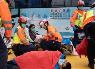 Decenas de estudiantes continúan amotinados en la Universidad de Hong Kong