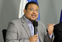 Un modelo parlamentario es una propuesta “jalada de los cabellos”, califica Omar Rivera