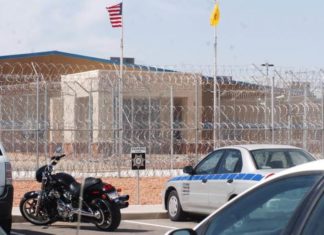 Las cárceles de migrantes están hechas para «quebrarlos», afirma una visitadora