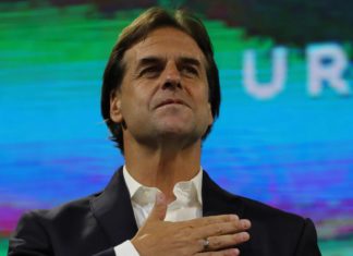 Presidente electo de Uruguay recibió visita de candidato del Frente Amplio