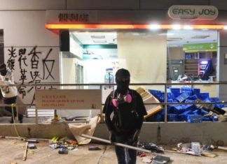Suspendidas las clases en Hong Kong por las continuas protestas en los campus