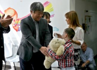 Un robot japonés, la nueva mascota de niños enfermos de cáncer en Uruguay