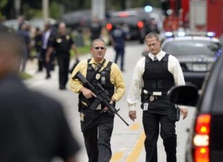 Sube a dos la cifra de muertos en el tiroteo en una escuela de Los Ángeles