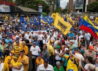 Oposición venezolana pide investigar corrupción denunciada por su exembajador