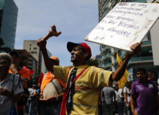 Guaidó no consigue renovar la protesta y Maduro exhibe músculo en las calles