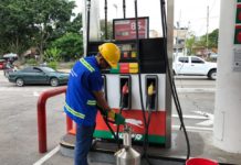 Precio de gasolina súper baja 11 centavos y regular sube 4 centavos
