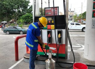 Anuncian leves rebajas en el precio de algunos derivados del petróleo