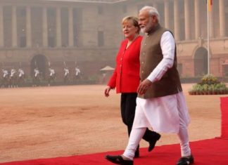 Merkel anuncia millonaria inversión por clima en India entre una nube tóxica