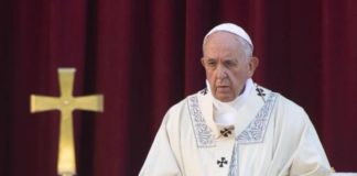 El papa recuerda a los migrantes que se ven obligados a huir como Jesús