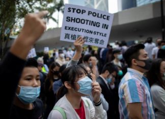 Muere un estudiante que cayó de un edificio en una zona de protestas en Hong Kong