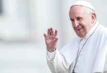 El papa anima a continua la tradición del Belén en casas y espacios públicos