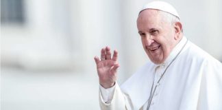 El papa anima a continua la tradición del Belén en casas y espacios públicos