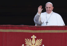 El papa pide comunidades cristianas más misioneras que vayan a las periferias