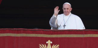 El papa pide comunidades cristianas más misioneras que vayan a las periferias