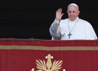 El papa pide comunidades cristianas más misioneras que vayan a las periferias