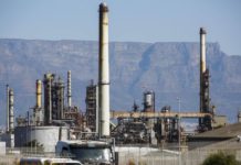 La OPEP y aliados evalúan si retiran más barriles de su oferta petrolera