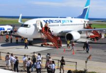 Canadiense Westjet inaugura nueva ruta a Honduras con vuelo a isla de Roatán