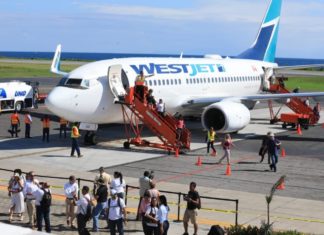 Canadiense Westjet inaugura nueva ruta a Honduras con vuelo a isla de Roatán