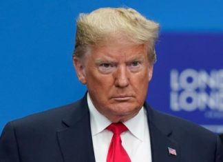 Trump califica de «broma» el informe para su posible «impeachment»