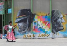 Los bolivianos siguen divididos, un mes después de la salida de Morales