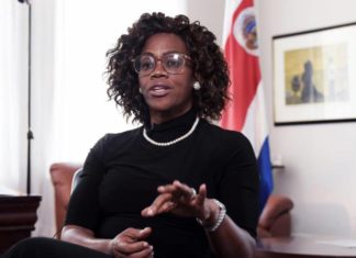 Costa Rica firma una reforma a ley sobre VIH-Sida para defender los derechos humanos