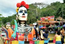 Pueblo hondureño rinde homenaje a culturas del mundo con esculturas gigantes