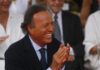 Julio Iglesias lanza beca musical con Latin Grammy para expandir su legado