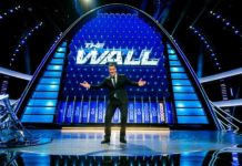 El presentador mexicano Marco Antonio Regil al frente de un «muro muy bueno»