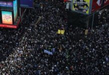La marea negra vuelve a tomar las calles de Hong Kong