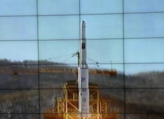 Fotos indican que Pionyang probó un motor de misiles en un nuevo desafío a EEUU