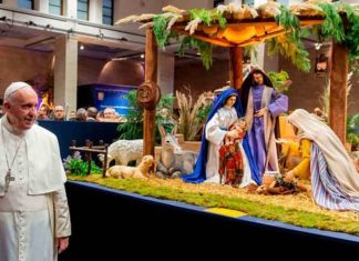 El Belén que destacó el papa: La Virgen descansa y San José cuida del niño