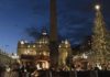 El Vaticano inaugura su Belén y enciende su árbol de Navidad